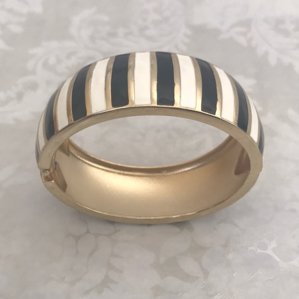 💋Timeless Bracelet💋 - Picture 3 of 4